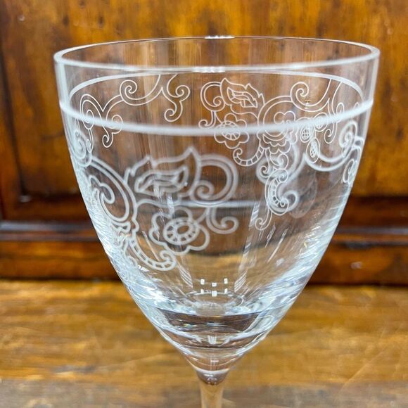 New Lenox Venetian Lace Wine Glass. kk190 - Picture 3 of 4